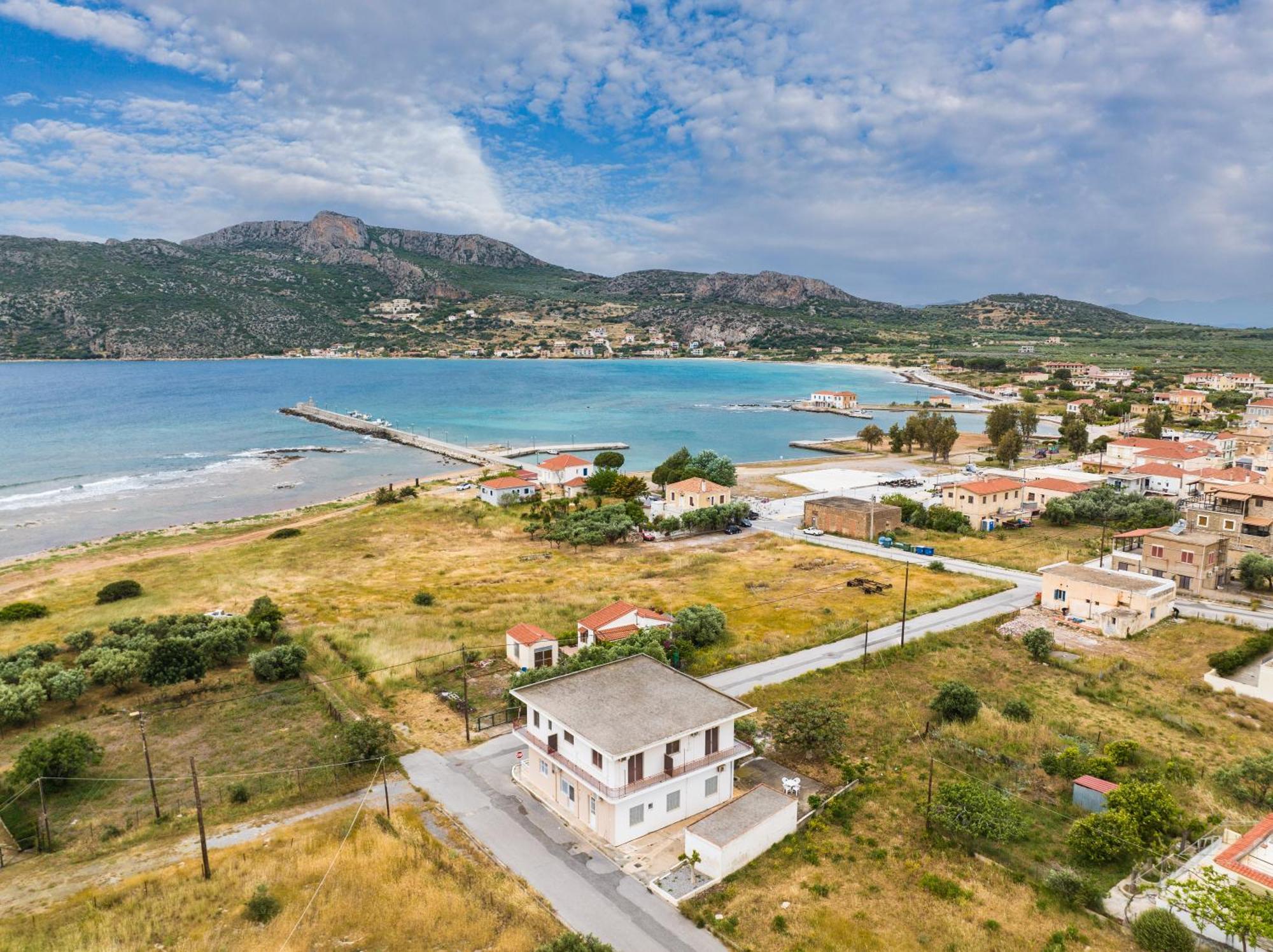 Laconia Domus - * Plitra